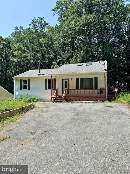 933 Moravia Rd, Lusby, MD 20657