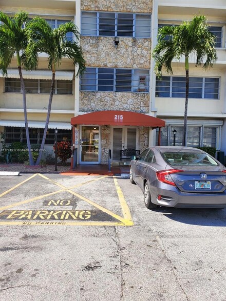 215 SE 3rd Ave Unit 302D, Hallandale Beach, FL 33009