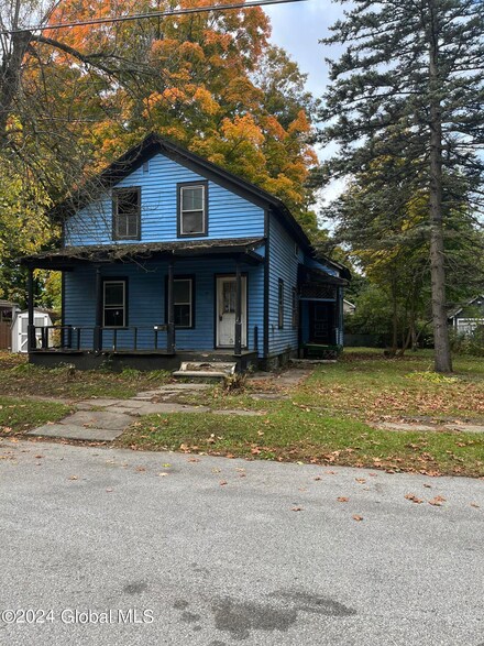 14 Chestnut St, South Glens Falls, NY 12803