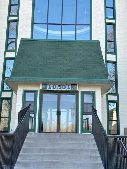 10501 Cedar Lake Rd Unit 418, Hopkins, MN 55305