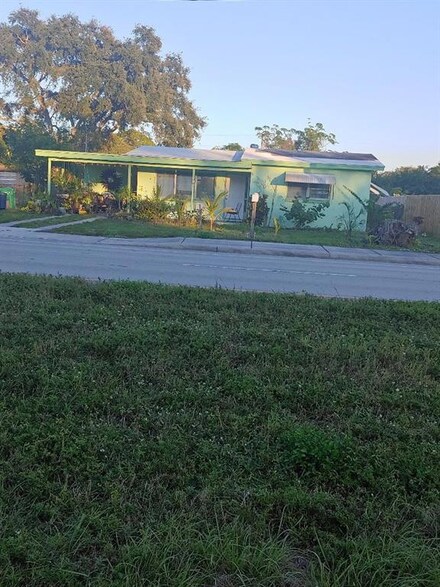 3008 N 25th St, Fort Pierce, FL 34946