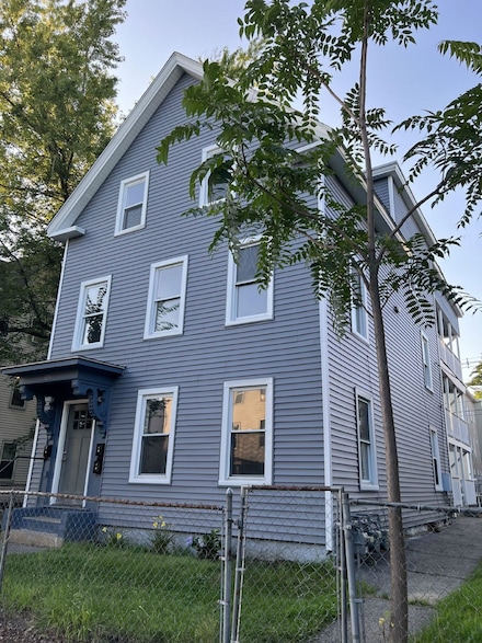 320 Cedar St Unit 3, Manchester, NH 03103