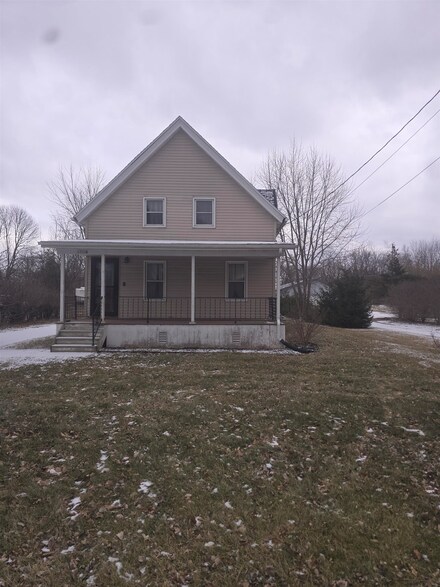 N3770 River Rd, Columbus, WI 53925