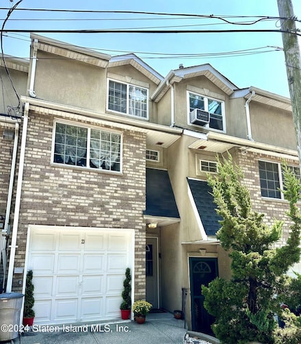 23 Savo Ln, Staten Island, NY 10305