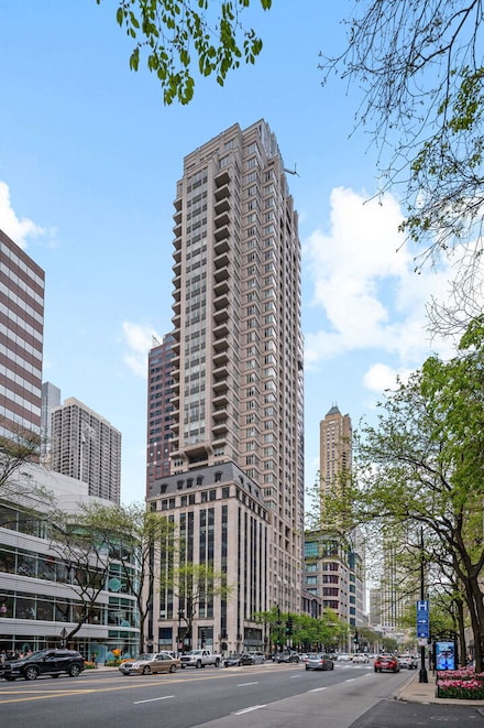 118 E Erie St Unit 28F, Chicago, IL 60611