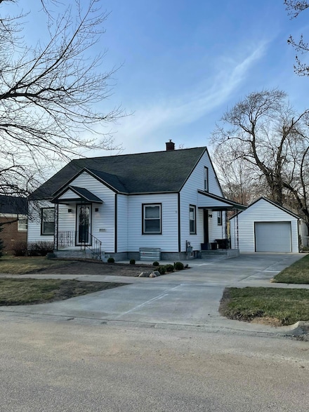 1104 W Larch Ave, Muskegon, MI 49441