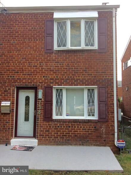 738 Ridge Rd SE, Washington, DC 20019