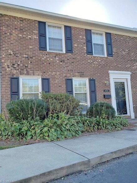 3930 Valley Ct Unit A, Winston Salem, NC 27106
