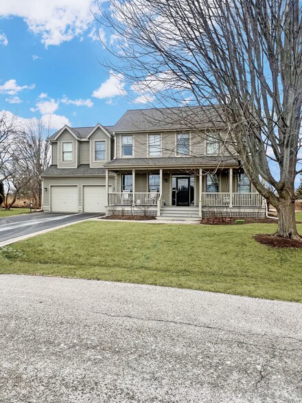 574 Bluestem Ln, Grayslake, IL 60030