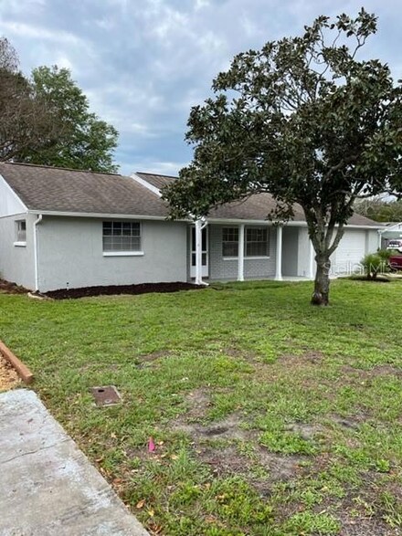5131 Greenwood St, New Port Richey, FL 34653