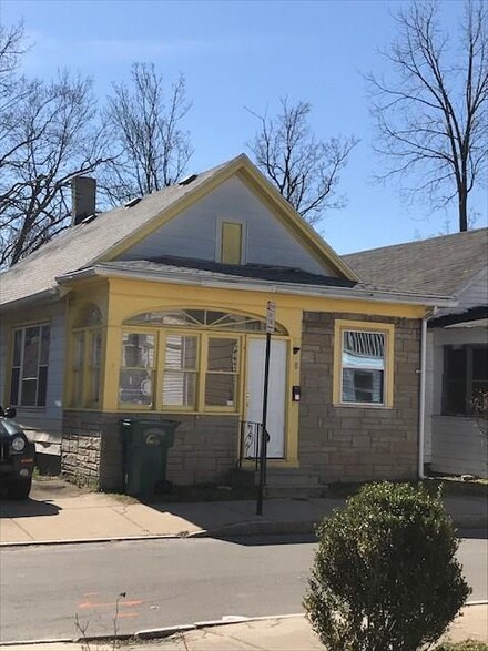 5 Flora St, Rochester, NY 14608