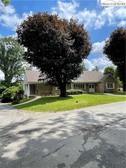 765 Hillcrest Cir, Boone, NC 28607