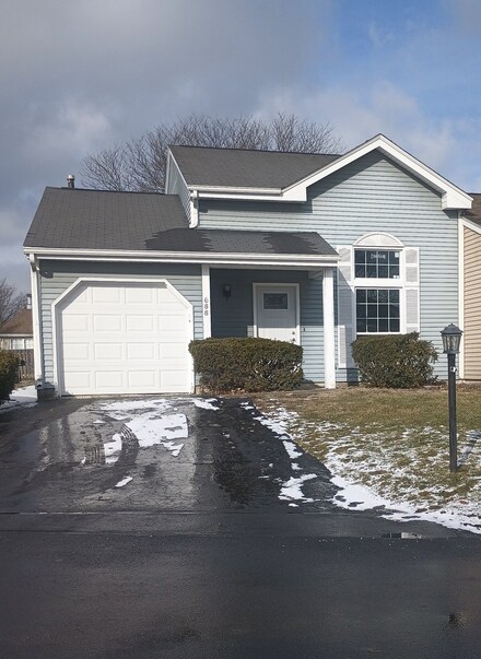 688 Pleasant Place Unit 2, Island Lake, IL 60042