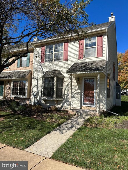 212 Cherrywood Ct, Pottstown, PA 19464