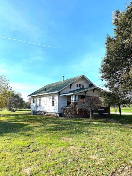 695 W Broad St, Lyons, IN 47443