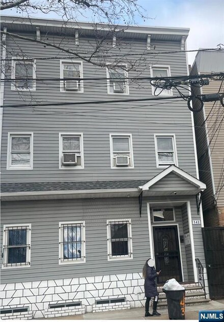 143 Walnut St, Newark, NJ 07105