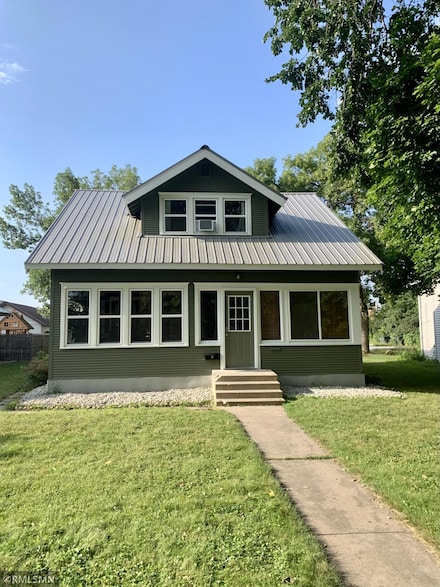 305 7th Ave E, Alexandria, MN 56308
