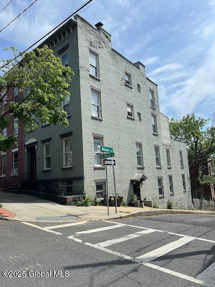 35 Ten Broeck St, Albany, NY 12210