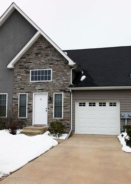 41 Marina Dr, Harveys Lake, PA 18618