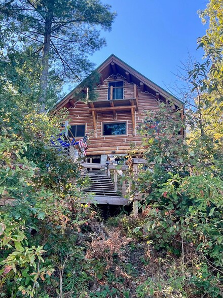 9480 S Lake Cecilia Dr, Baldwin, MI 49304