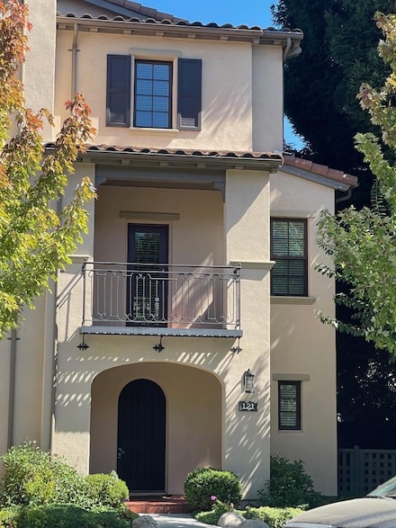 121 Easy St, Mountain View, CA 94043