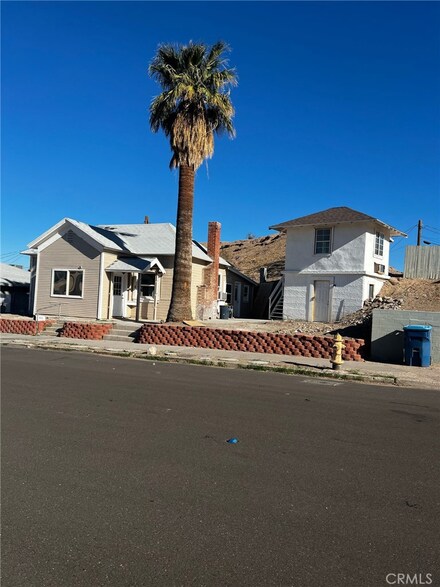 319 E St, Needles, CA 92363