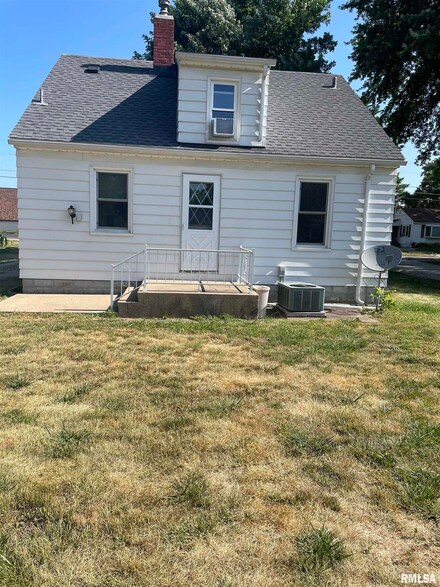 306 Elm St, North Pekin, IL 61554
