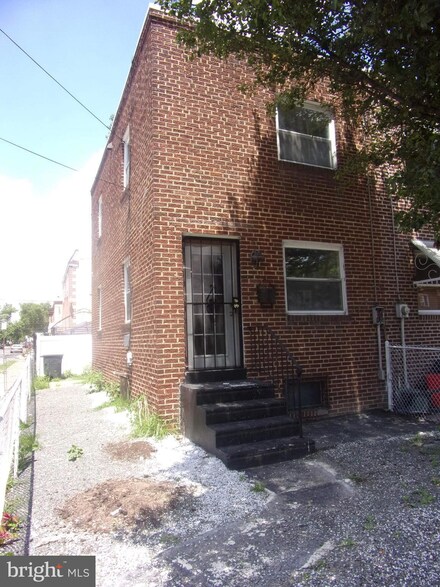 1301 Sayres Ave, Camden, NJ 08104