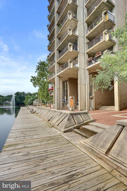 11400 Washington Plaza W Unit 702, Reston, VA 20190