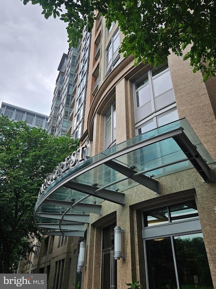 8220 Crestwood Heights Dr Unit 708, McLean, VA 22102