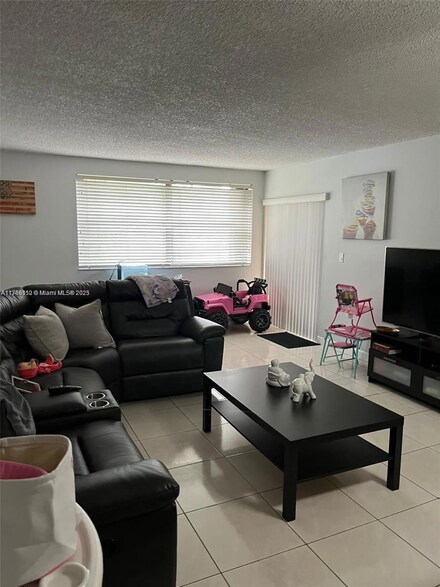10135 NW 9th Street Cir Unit 5208, Miami, FL 33172