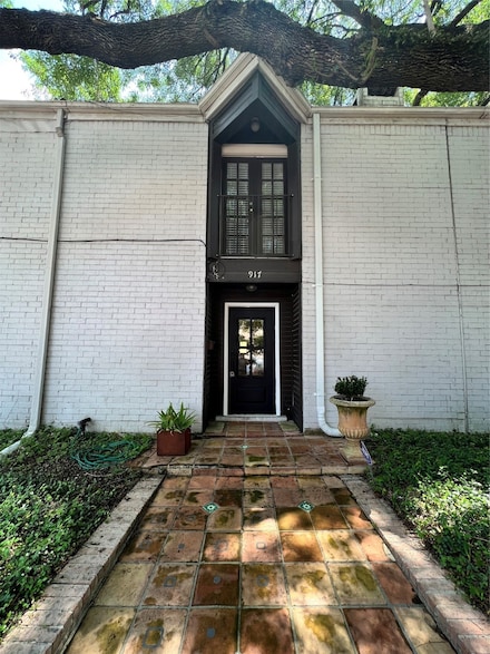 917 S Ripple Creek Dr, Houston, TX 77057