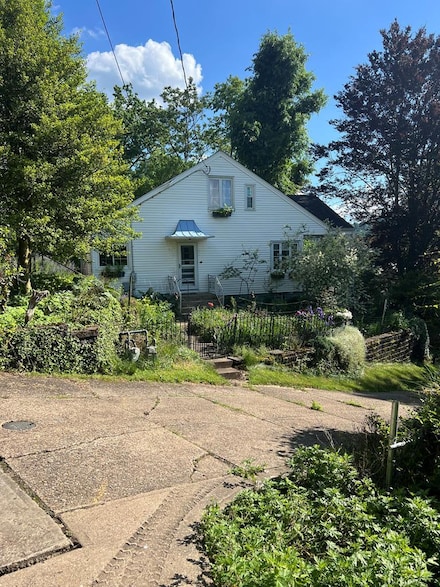 227 Carmel Rd, Wheeling, WV 26003