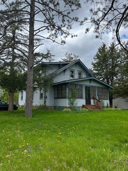 632 3rd St NW, Forest Lake, MN 55025