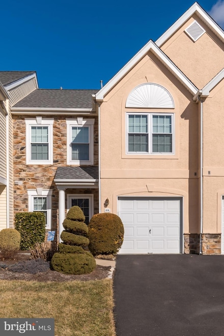 404 Holly Hill Ct, Warwick, PA 18974