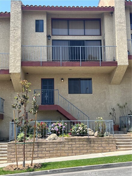 2099 Temple Ave Unit 2, Signal Hill, CA 90755
