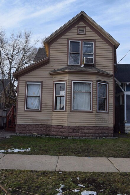 22 E Isabella Ave, Muskegon, MI 49442