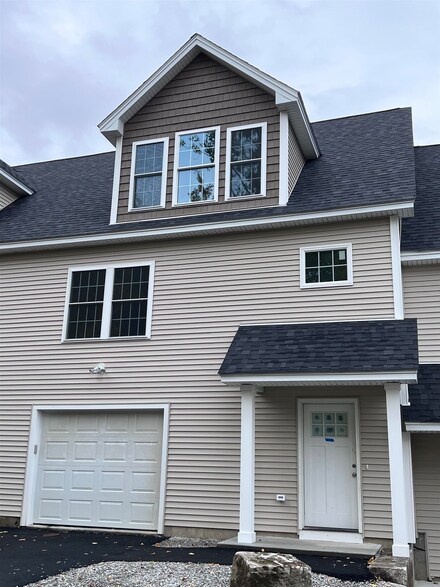 5 Mill Falls Rd Unit 5, Pembroke, NH 03275