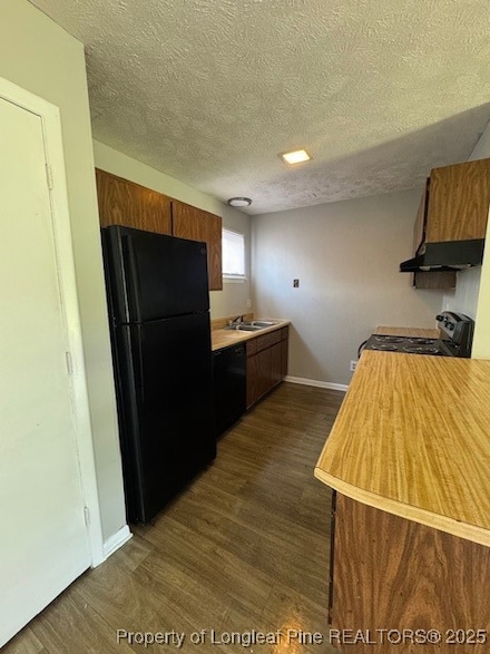 823 Applewood Ln, Fayetteville, NC 28303
