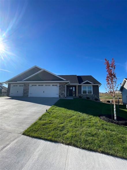 3831 Winnsboro Dr, Iowa City, IA 52245