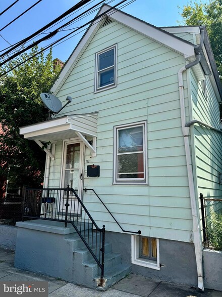 112 S Locust St, Hagerstown, MD 21740