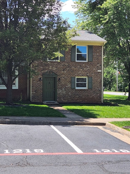 1219 Country Club Ct, Harrisonburg, VA 22802