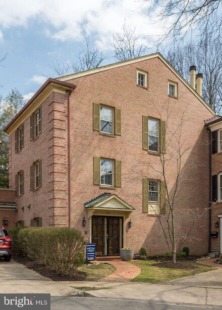 1804 24th St S, Arlington, VA 22202