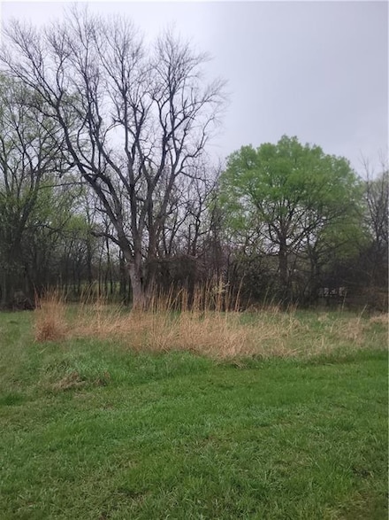 1 Hemlock Ln, Linn Valley, KS 66040