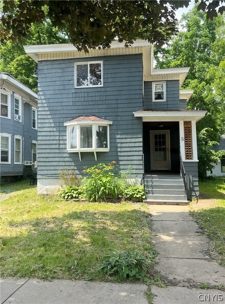 5 Chestnut St, Auburn, NY 13021