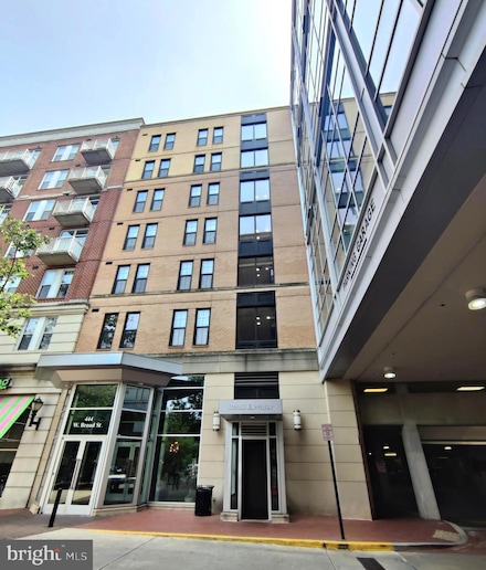 444 W Broad St Unit 401, Falls Church, VA 22046