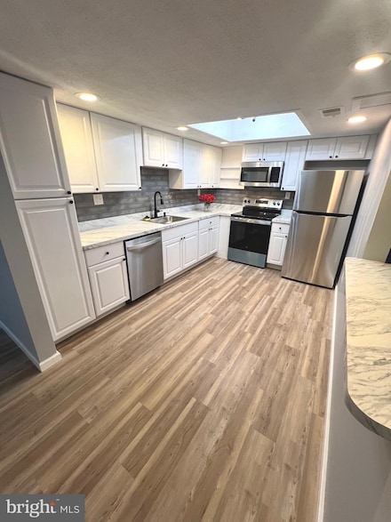 8 Melwood Ct, Sicklerville, NJ 08081