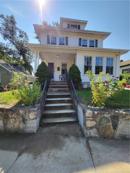 286 Whitford Ave, Providence, RI 02908
