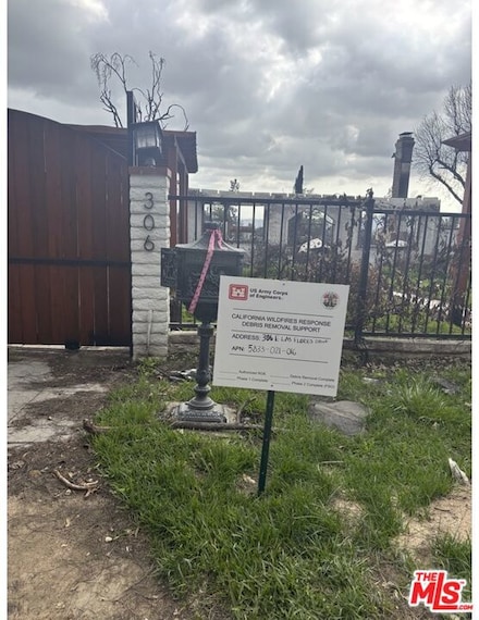 306 E Las Flores Dr, Altadena, CA 91001