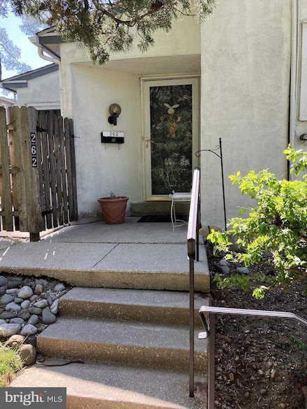 262 Green Briar Ct, Newtown Square, PA 19073